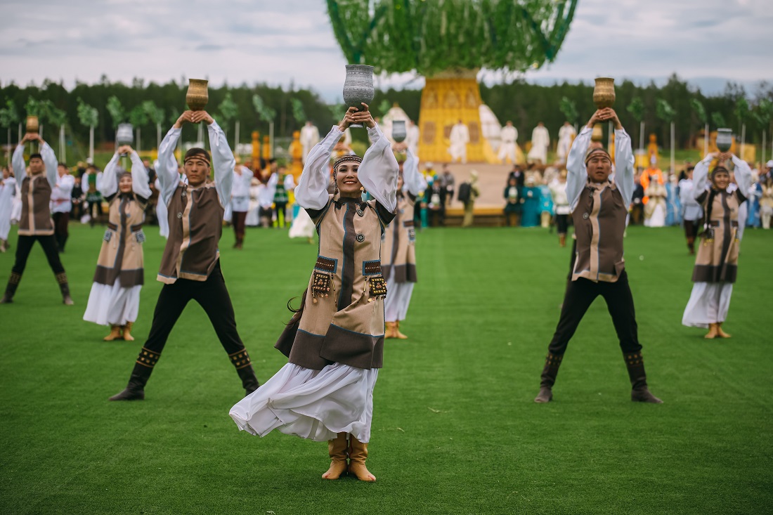 Праздники якутии. Ысыах Якутский праздник. Ысыах 2021. Ысыах Олонхо Намцы. Ысыах Олонхо 2022.