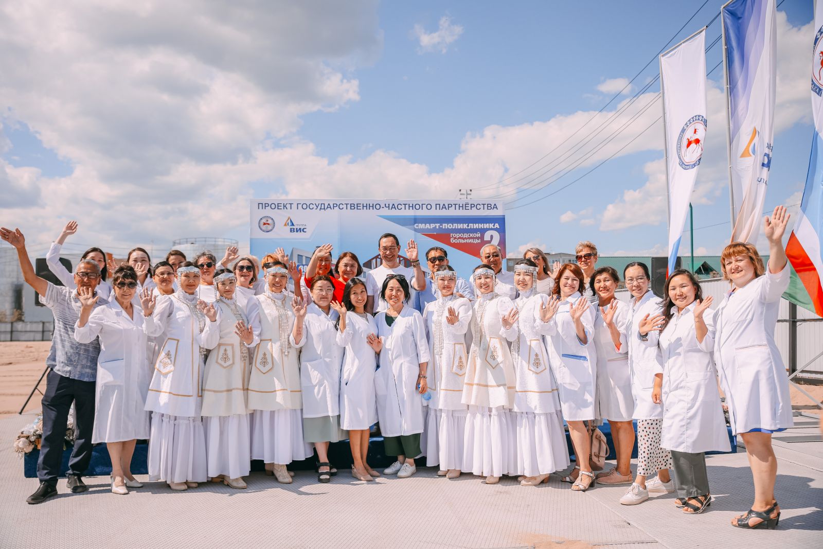 Якутия больницы. Здание центральной городской больницы. ЯГБ 2 Якутск. Клиника здание. Удачный Саха Якутия больница.